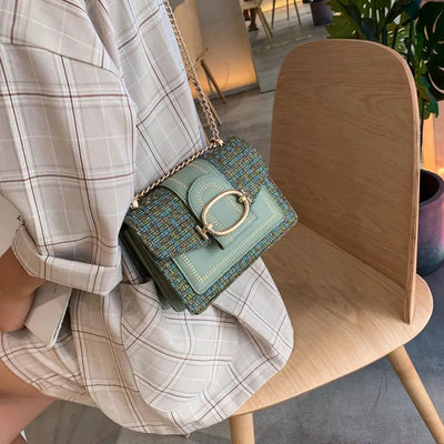 Многоцветна дамска чанта за през рамо с тока